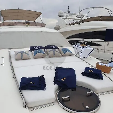 Bateau-hôtel Holyship 4 Fairline Squadron 65 Motoryacht Bodrum
