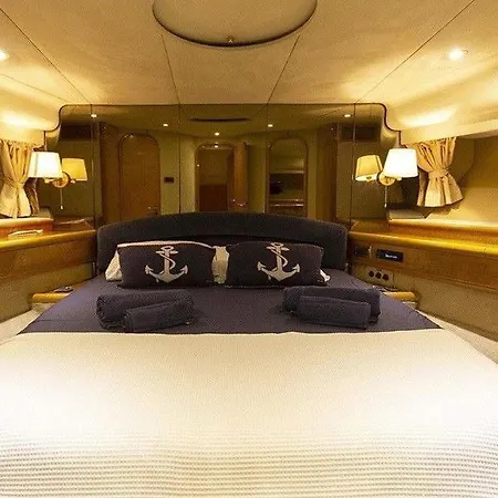 Bateau-hôtel Holyship 4 Fairline Squadron 65 Motoryacht Bodrum