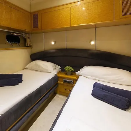 Holyship 4 Fairline Squadron 65 Motoryacht Bateau-hôtel *
