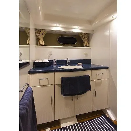 Bateau-hôtel Holyship 4 Fairline Squadron 65 Motoryacht Bodrum