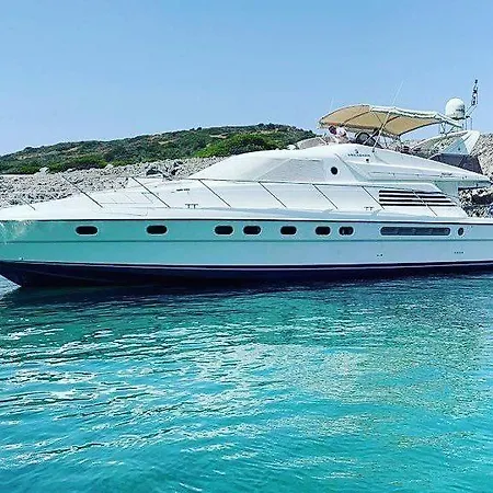 Holyship 4 Fairline Squadron 65 Motoryacht Bateau-hôtel