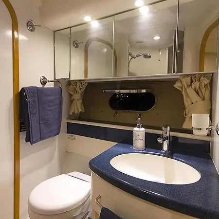 Holyship 4 Fairline Squadron 65 Motoryacht Bateau-hôtel *