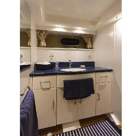 Bateau-hôtel Holyship 4 Fairline Squadron 65 Motoryacht Bodrum