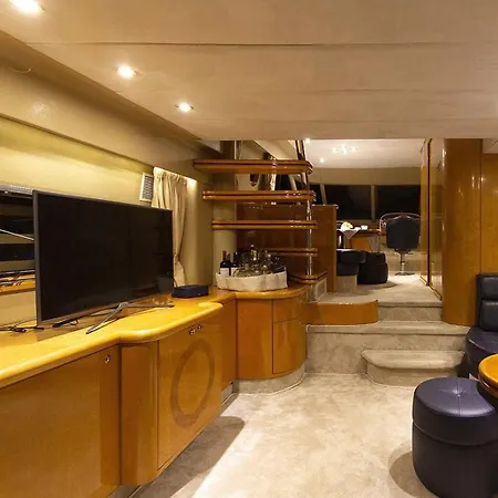 Bateau-hôtel Holyship 4 Fairline Squadron 65 Motoryacht Bodrum