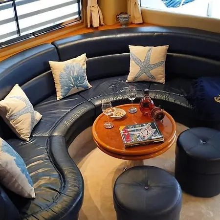 Holyship 4 Fairline Squadron 65 Motoryacht Bateau-hôtel *