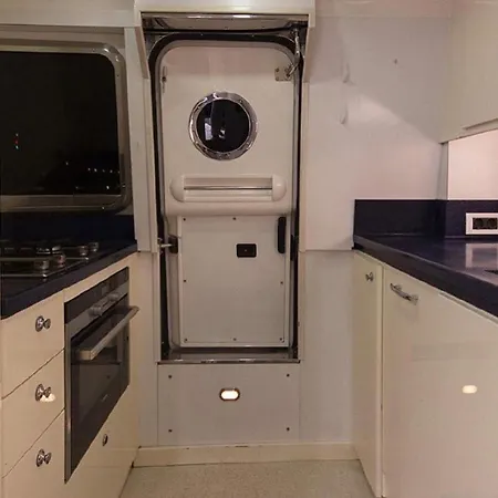 Holyship 4 Fairline Squadron 65 Motoryacht