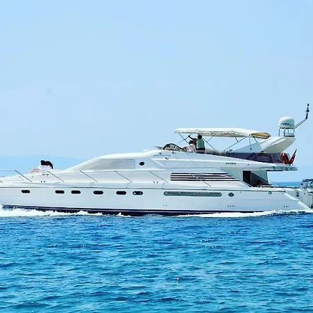 Bateau-hôtel Holyship 4 Fairline Squadron 65 Motoryacht Bodrum