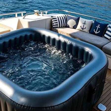 Bateau-hôtel Holyship 4 Fairline Squadron 65 Motoryacht